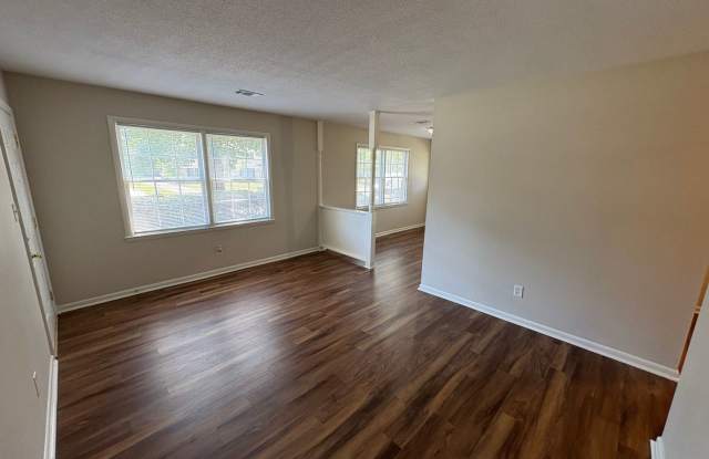 Pet Friendly 2 Bedroom, 1 Bath Duplex Close to Everything Wilmington has to Offer Gallery 4