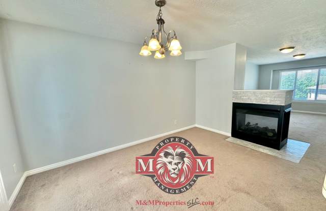Great 2 Bd 2.5 Bath Townhome in Sandy photos photos