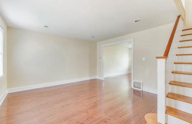 108 CURTIS Avenue Gallery 3