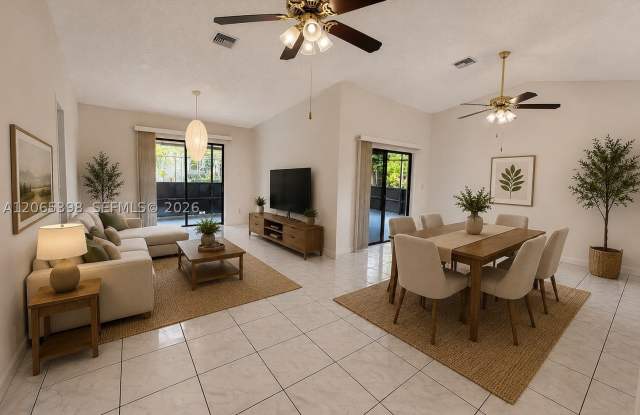 8848 NW 76th Ct Gallery 2