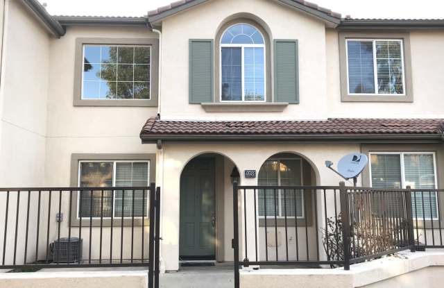 Beautiful 2 Bedrooms,  2.5 Bath Townhome with 2 Car Attached Garage in Ontario photos photos