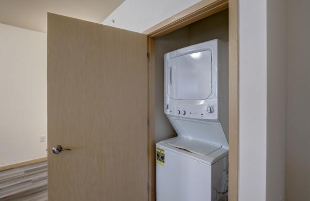 Fully Furnished Short Term Lease Gallery 4