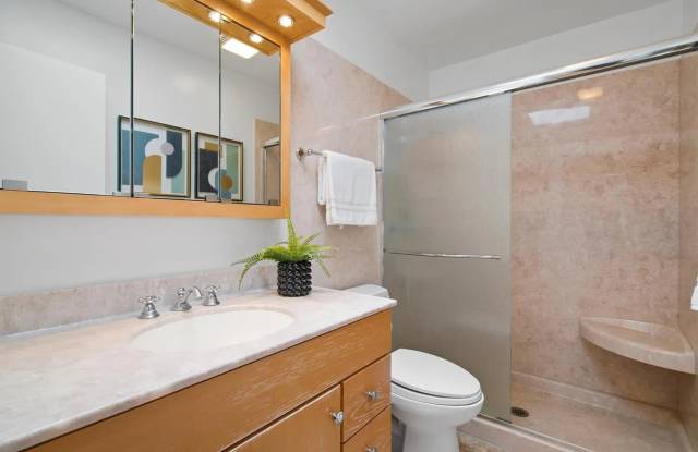 501 Fox Ct W Gallery 1