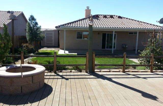 spacious 3 bedroom 2 bath home with beautiful yard, jacuzzi,  indoor laundry room photos photos