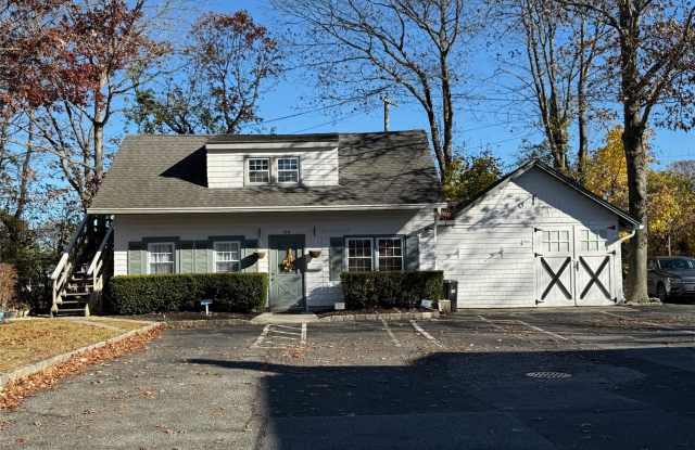 160 Laurel Avenue unit: Upper In Back Building - 160 Laurel Avenue, Northport, NY 11768