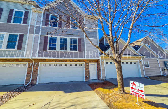 Spacious 2-Bedroom Urbandale Townhome with 2-Car Attached Garage Gallery 1