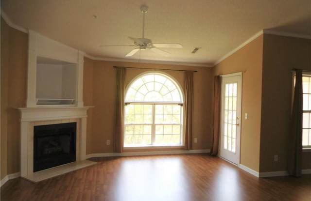 READY TO MOVE IN! 2 Beds 2 Baths! Gallery 4