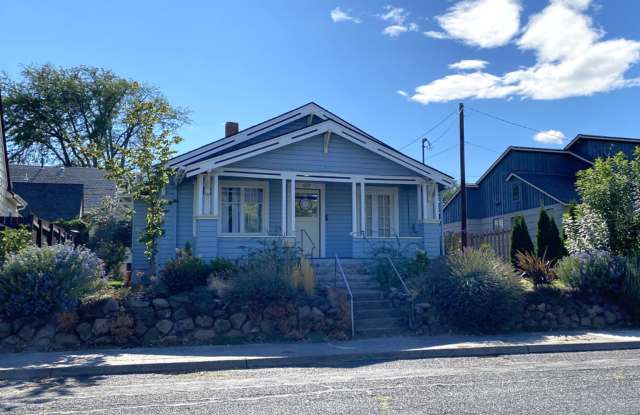 Craftsman Bungalow with Utilities Gallery 3