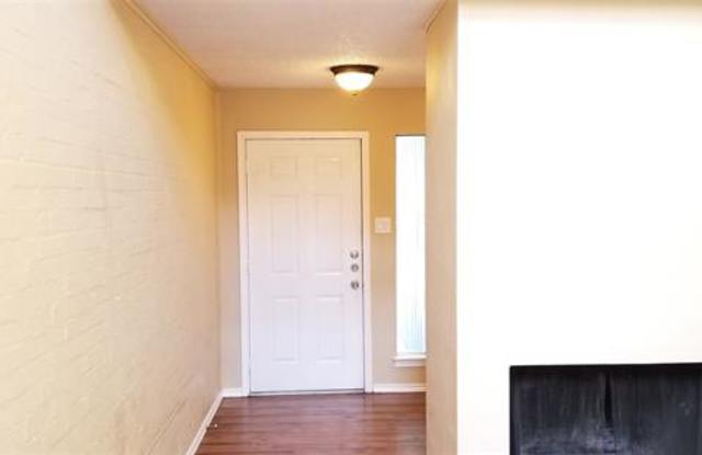 2128 Fleur De Lis Court Gallery 3