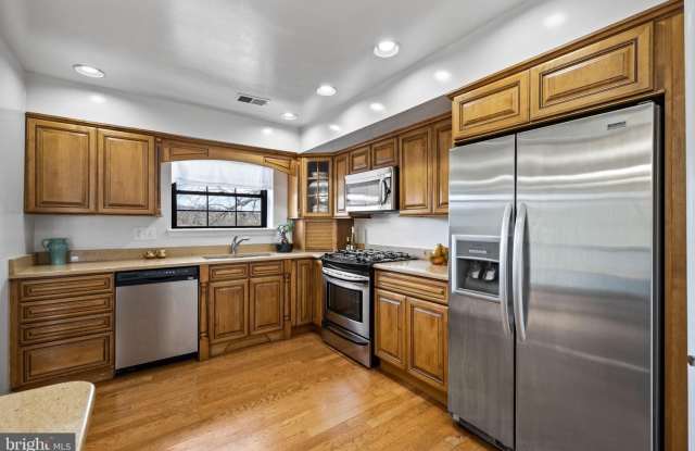 2 SMETON PL #2E Gallery 2