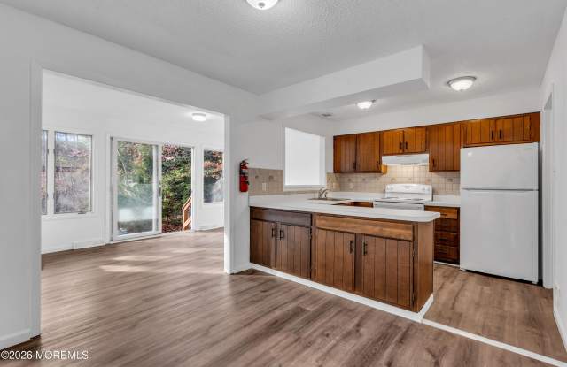 130 E Holly Lane Gallery 2