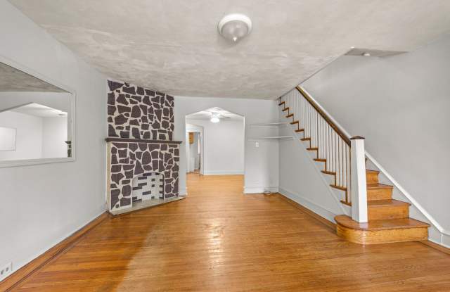 ⭐⭐⭐UPDATED 3 BEDROOMS AND 1BATH HOME LOCATED IN WEST OAK LANE photos photos