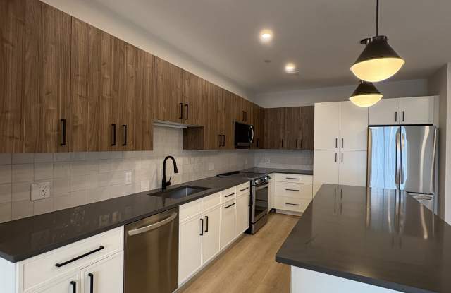 100 Plank St photos photos