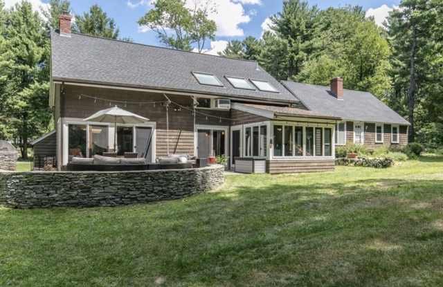 11 Mountain Road Gallery 2