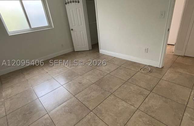 3325 Village Green Dr Gallery 4