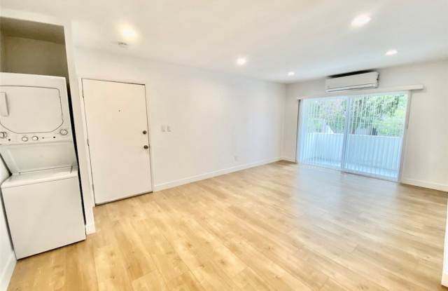 561 N Sweetzer Avenue Gallery 2