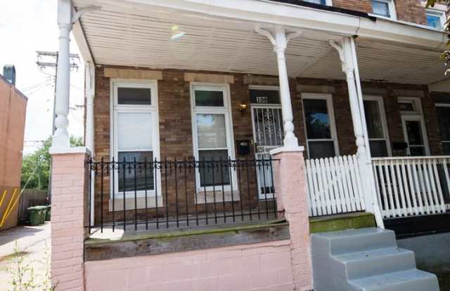 Charles Village 3bd/1.5ba Rowhome w/ W/D & A/C! --Available 8/14 photos photos