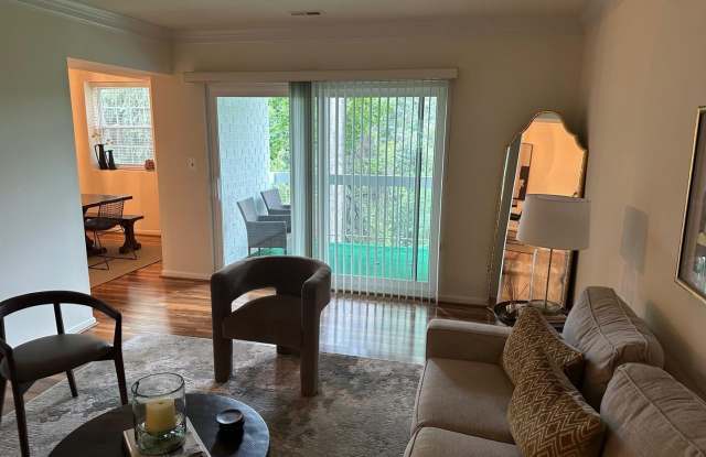 8 GURTEEN CT #202 Gallery 3