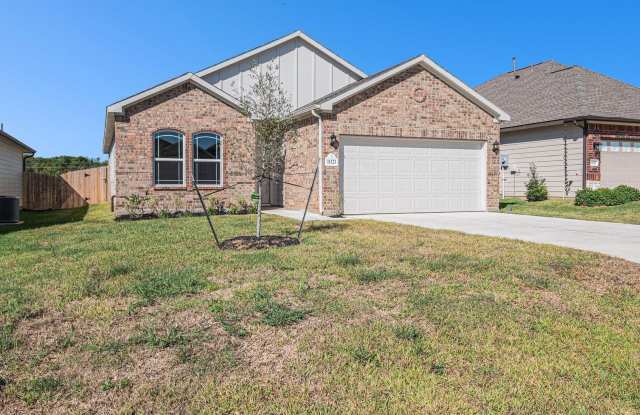 NEVER LIVED IN Spacious 4 Bedroom In Clear View Estates Gallery 1