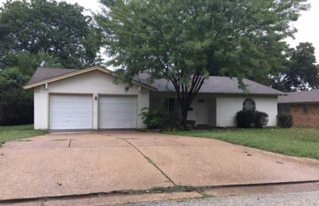 6308 Trail Lake Dr - 6308 Trail Lake Drive, Fort Worth, TX 76133