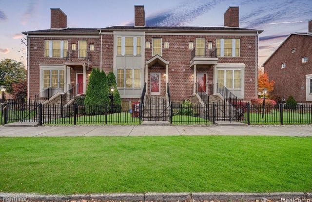 English Village Townhomes at Islandview - 1709 Townsend Street, Detroit, MI 48214