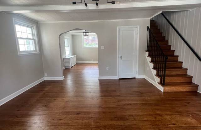 Charming Renovated Mount Penn 3 BR For Immediate Move In Gallery 4
