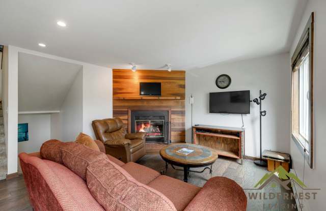 Woodworks Townhome- 3 Bedroom/3 Bath Unit w/Updated kitchen on the Bus Route photos photos Woodworks Townhome- 3 Bedroom/3 Bath Unit w/Updated kitchen on the Bus Route photos photos