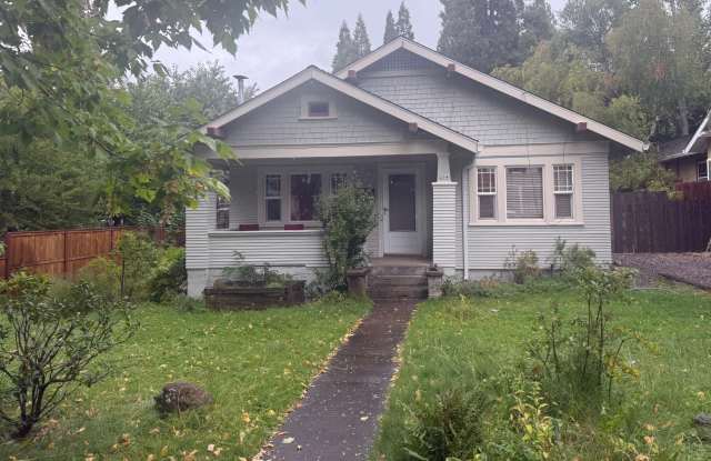 204 Mccloud Ave - 204 McCloud Avenue, Mount Shasta, CA 96067