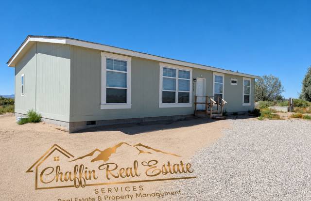 Newer 4 bedroom on Large Property photos photos