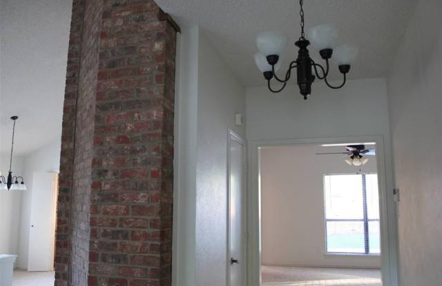 402 Cozby Avenue Gallery 2