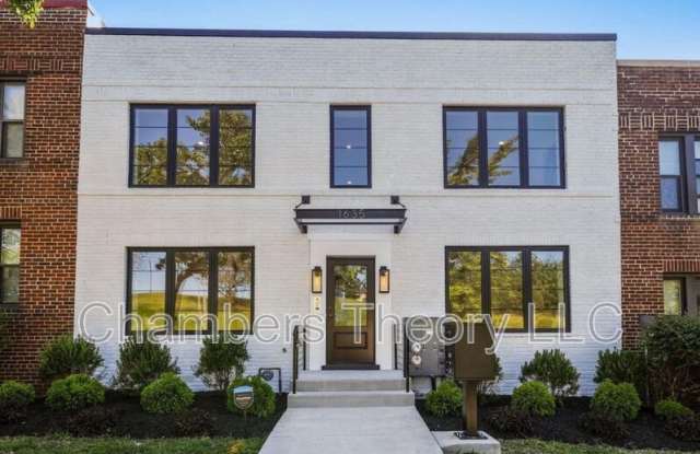 1635 Holbrook St NE photos photos