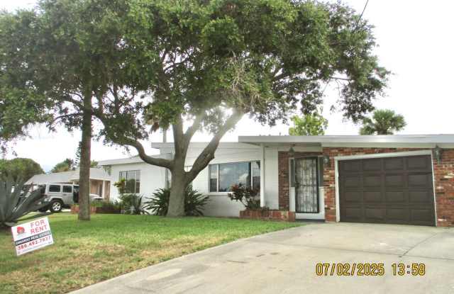 Spacious 3-Bedroom, 2-Bathroom Home in Desirable Beachside Daytona Beach! photos photos