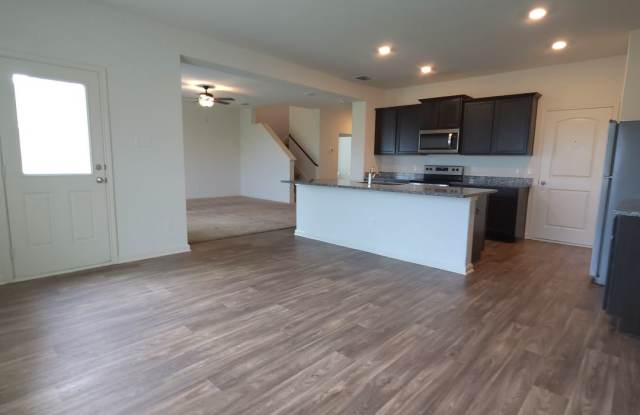 Move-In Special! SAVANNAH PLACE 4 bedroom In Converse, TX Gallery 3