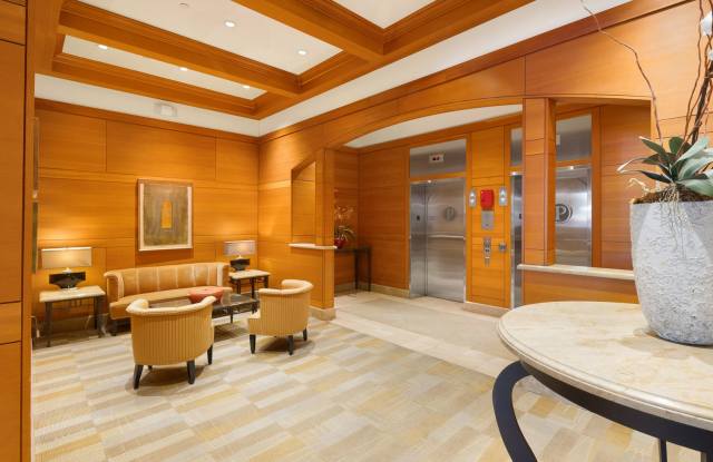 Very Large 1 Bedroom with Den in Belltown - Parking and Water/Sewer/Trash Included Gallery 4