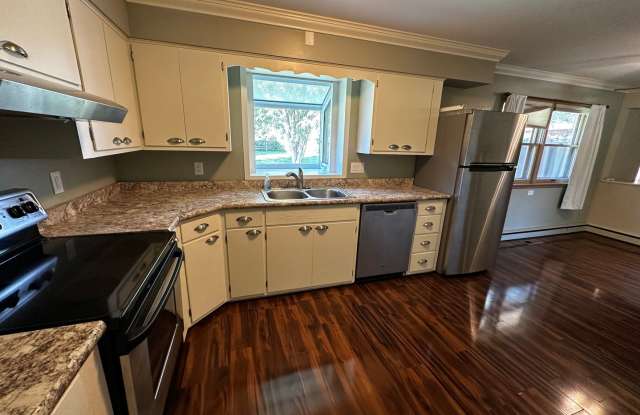 FREE AUGUST RENT!!! 3-bedroom, 2-bath home on Janesville’s East Side photos photos