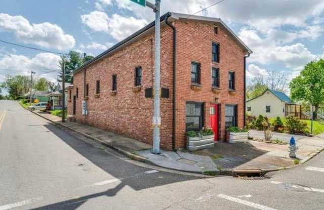 401 West Main Street Johnson City, Tennessee 37604 Gallery 3