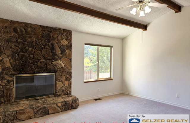 Roomy & well-kept 3 bd. home; big corner lot in a prized north Ukiah neighborhood! Gallery 4