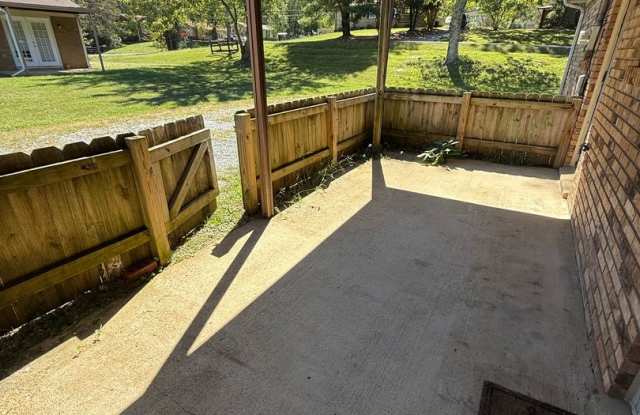 Cozy 2 Bed 1 Bath Duplex photos photos