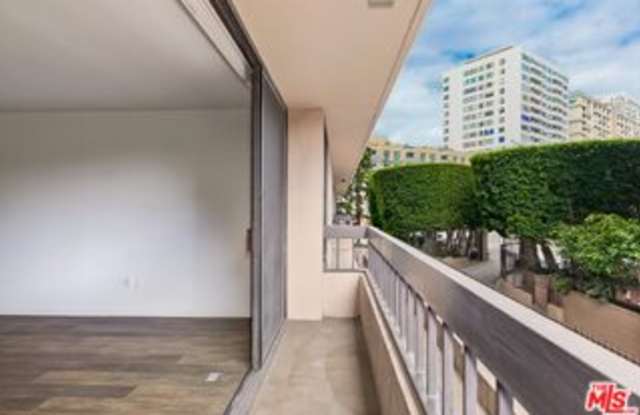 10590 Wilshire Boulevard Gallery 2