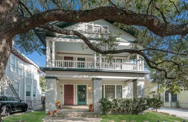 121 W Woodlawn Ave #1 - 121 West Woodlawn Avenue, San Antonio, TX 78212