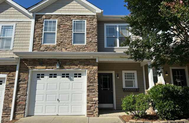 Mackintosh on the Lake / Townhouse - 4028 Comrie Lane, Burlington, NC 27215