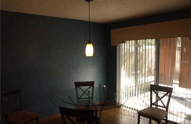 9615 HIDDEN OAKS CIRCLE Gallery 4