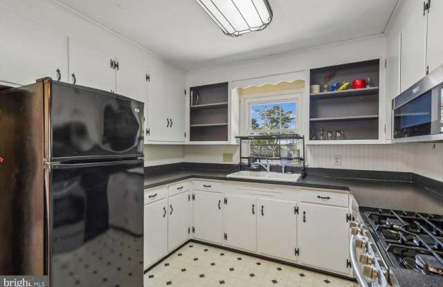 1042 S CARROLL Street Gallery 2