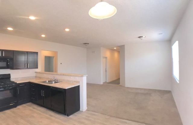 Spacious 4 Bedroom Los Lunas Home. Open layout. Refrigerated Air. No Deposit Required! SPECIALS!!! - 30 Dos Hermanas Court, Valencia County, NM 87031 Spacious 4 Bedroom Los Lunas Home. Open layout. Refrigerated Air. No Deposit Required! SPECIALS!!! - 30 Dos Hermanas Court, Valencia County, NM 87031