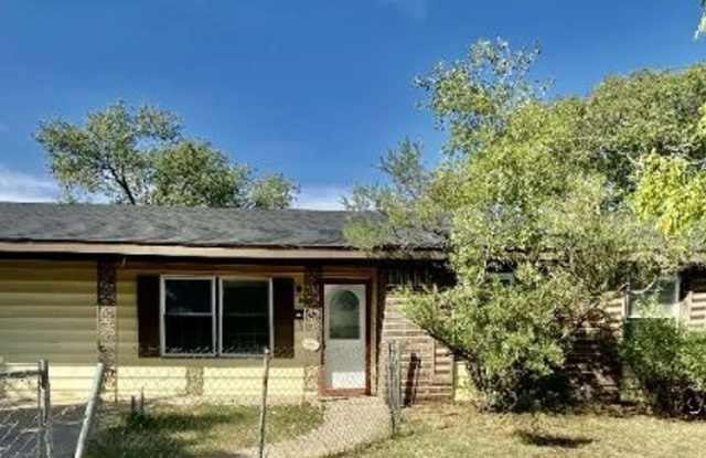 Handyman Special $0 First Month's Rent / “You fix, you SAVE BIG!!” Contact Diane for details: 806 704-3055 ext 2 Gallery 1
