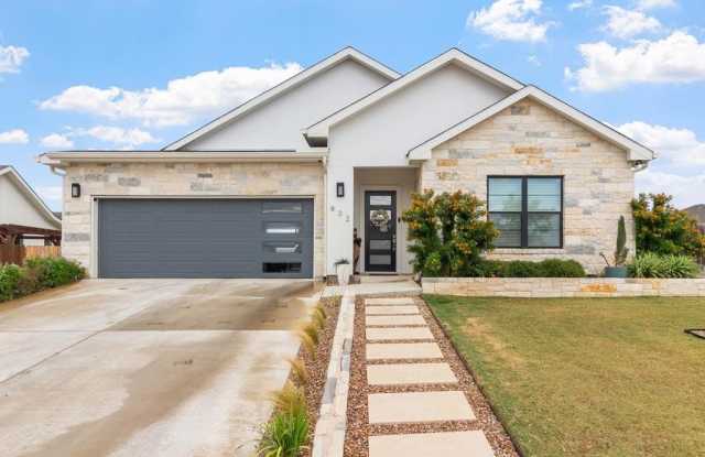 802 -- Gray Oak Ct - 802 Gray Oak Ct, Fredericksburg, TX 78624