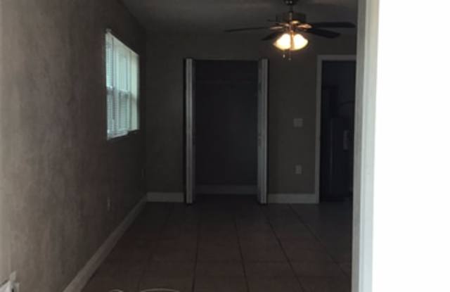 210 Crescent Lake Drive Gallery 3