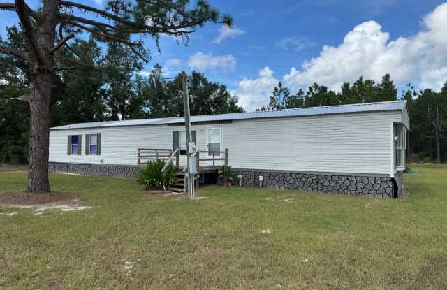 3 bedroom 2 bath Mobile Home on 1 acre in Suwannee County Gallery 1