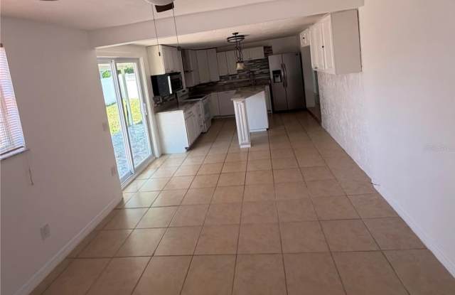 7619 SUMMERTREE Lane Gallery 2