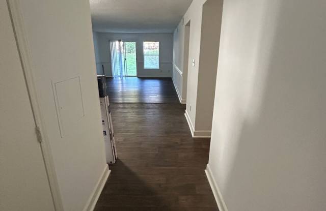 2504 Avent Ferry Rd Apt# 103 - Bev Roberts Rentals and Property Management Gallery 3